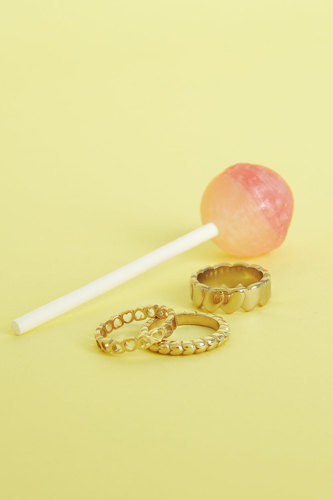 Ring with a row of empty hearts