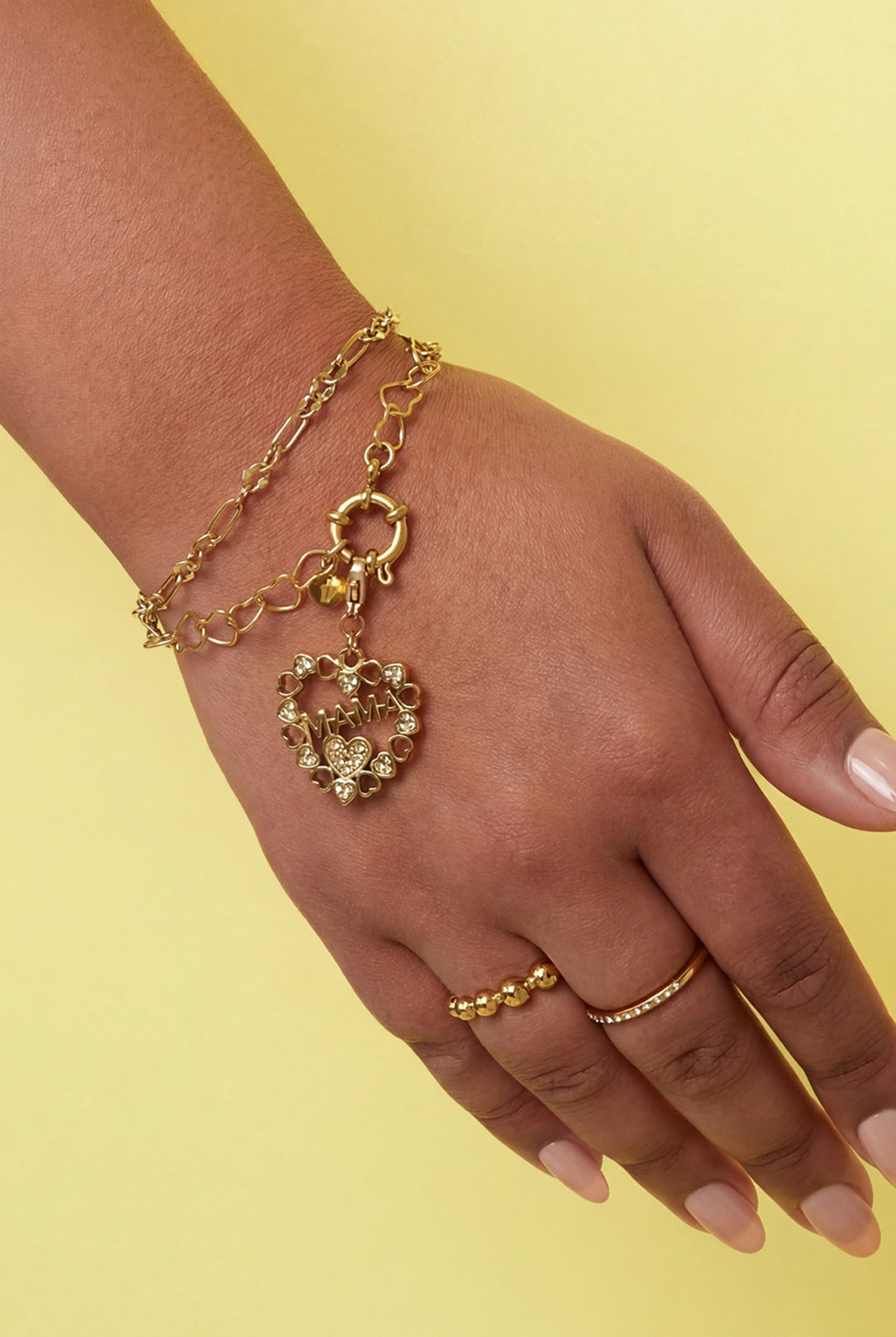 Bracelet with front clasp and heart-shaped links