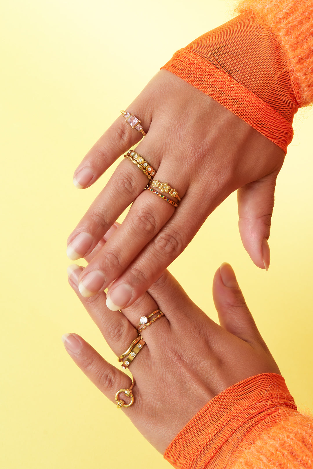 Ring with daisies and stones